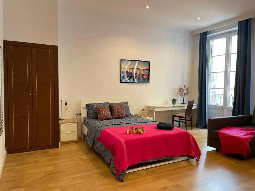 By La Rambla Rooms 0*, Barcelona Spain
