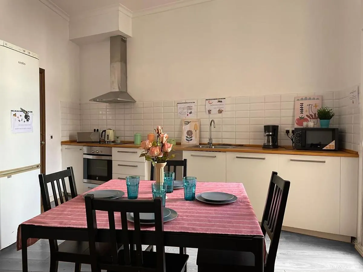Hostal By La Rambla Rooms