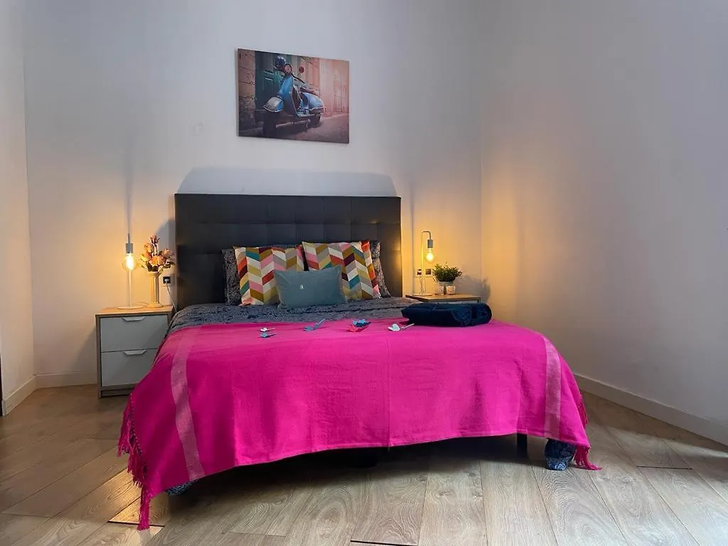 Hostal By La Rambla Rooms