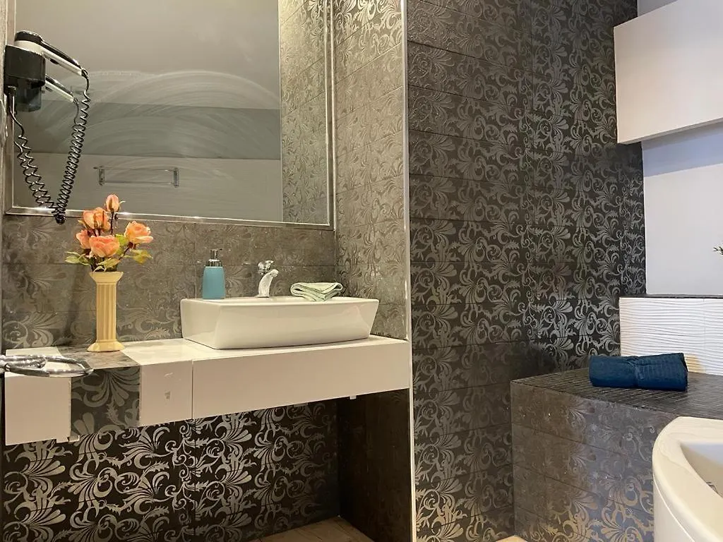 Hostal By La Rambla Rooms