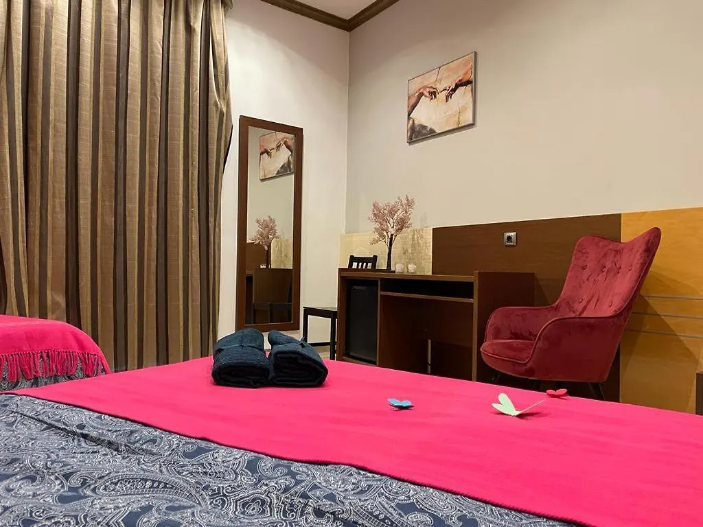 By La Rambla Rooms Hostal